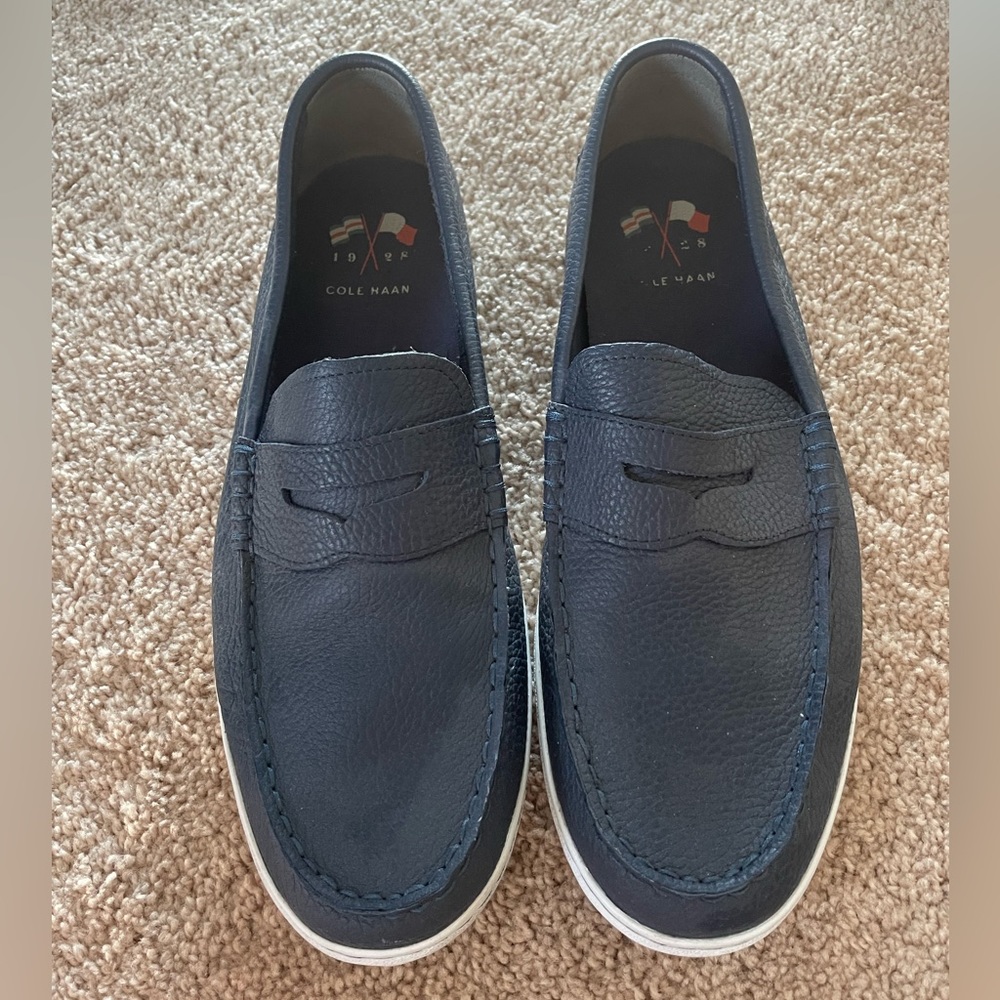 Cole Haan Loafer H 15 Shoe's size 12M
C14593 Navy